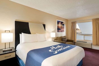 Standard Room, 1 Queen Bed