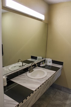 Upgraded, Deluxe Room, 2 Queen Beds, Non Smoking