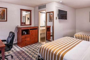 Standard Room, 2 Queen Beds, Non Smoking, Refrigerator