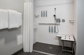 Room, 2 Double Beds (Mobility/Hearing Access, Roll-in Shwr)