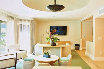Suite, 1 King Bed, Patio