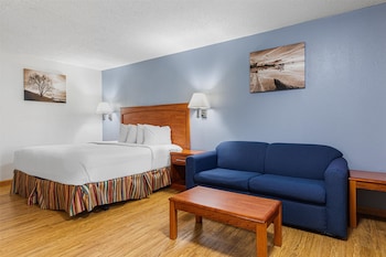 Suite, 1 King Bed, Non Smoking, Refrigerator & Microwave (with Single Sofabed;Larger Room)