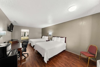 Room, 2 Queen Beds, Smoking