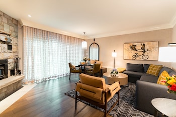 Luxury Suite, 1 King Bed (Lakefront)