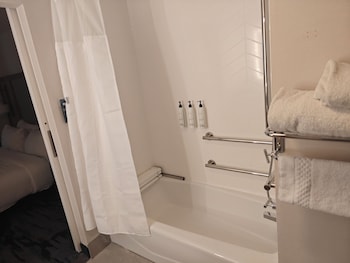 Room, 1 King Bed (Mobility Accessible, Tub)
