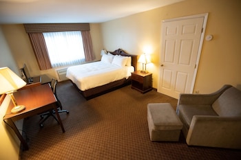 Standard Room, Multiple Beds, Refrigerator, Poolside