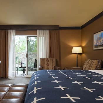 Room, 1 King Bed (King Creekside)