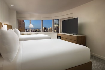 Room, 2 Queen Beds, Corner