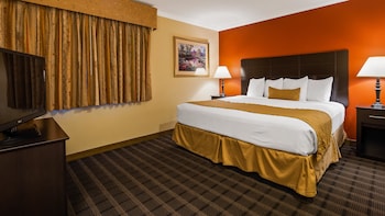 Standard Room, 1 King Bed, Non Smoking, Refrigerator & Microwave