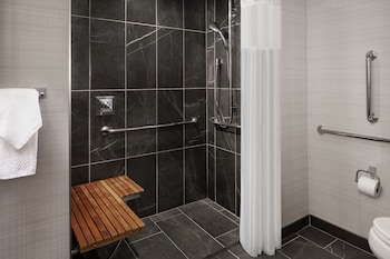 Standard Room, 1 King Bed, Accessible, Bathtub