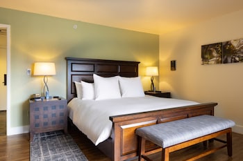 Superior Room, 1 King Bed, Mobility Accessible