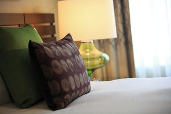 Room (Essential)