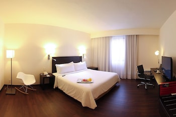Deluxe Room, 1 King Bed