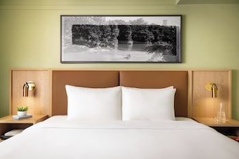 Deluxe Room, 1 King Bed