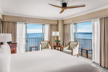 Room, 1 King Bed, Balcony, Ocean View (Corner)