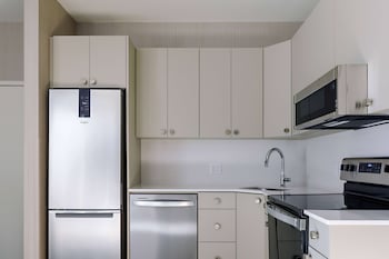 Suite, 1 Bedroom, Mountain View (1 Queen Bed)