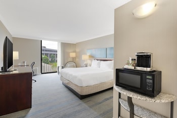 Premium Room, 1 King Bed, Microwave