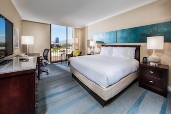 1 King Bed, Hearing Accessible