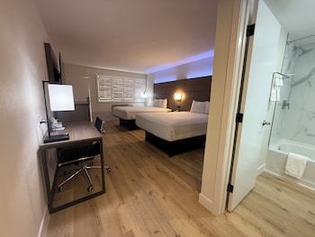 Room, 2 Queen Beds, Non Smoking