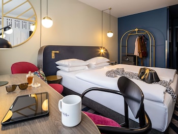 Standard Room, 1 Queen Bed