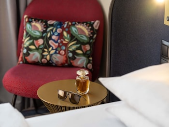 Standard Room, 1 Queen Bed