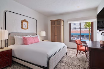 Deluxe Room, 1 King Bed