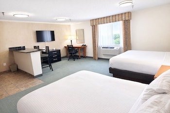 Suite, 2 Queen Beds, Non Smoking, Refrigerator & Microwave