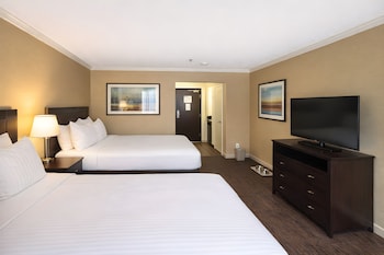 Standard Room, 2 Queen Beds, Non Smoking, Refrigerator (Pet Friendly)