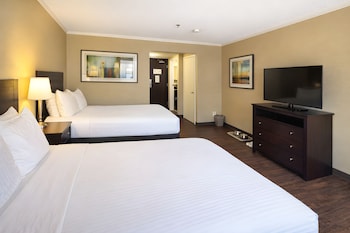 Standard Room, 2 Queen Beds, Non Smoking, Refrigerator (Pet Friendly)