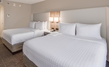 Premium Studio, 2 Queen Beds (Mobility Accessible, Tub)