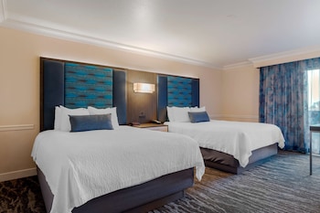 Standard Room, 2 Queen Beds, Non Smoking, Refrigerator