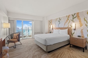 Waikiki Tower City Mountain View room Accessible (Newly Renovated)