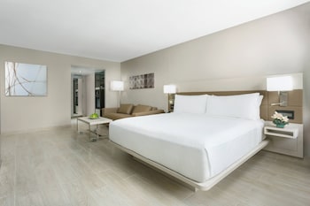 Executive Room, 1 King Bed with Sofa bed, Balcony