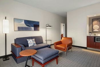 Suite, 1 Bedroom, Hearing Accessible (Mobility Accessible with Bathtub)