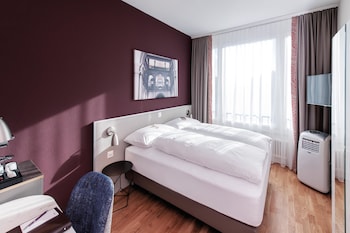 Standard Room, 1 Queen Bed