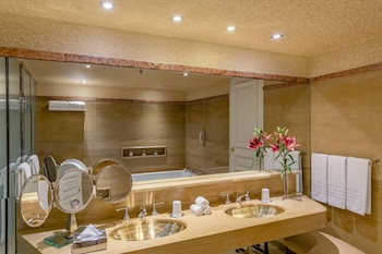 Club Room, 1 King Bed (San Martin)