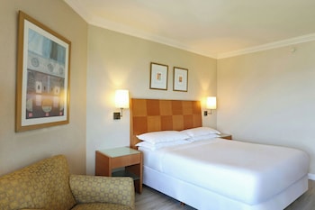 Classic Room, 1 King Bed, Pool Access