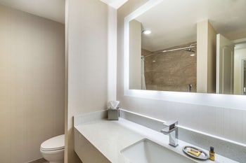 Standard Room, 2 Queen Beds, Non Smoking, Refrigerator