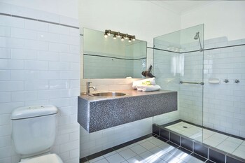 Deluxe Room, 1 King Bed, Non Smoking, Balcony