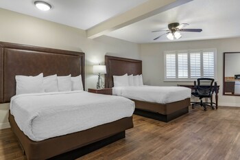 Suite, 2 Queen Beds, Non Smoking, Kitchen (with Sofabed, Full Kitchen)