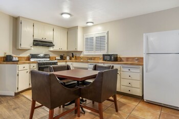 Suite, 2 Queen Beds, Non Smoking, Kitchen (with Sofabed, Full Kitchen)