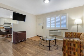 Suite, 2 Queen Beds, Non Smoking, Kitchen (with Sofabed, Full Kitchen)