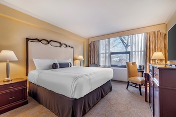 Traditional Room, 1 King Bed, Accessible