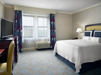 Deluxe Room, 1 Queen Bed