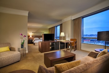 Deluxe Room, 1 King Bed (Club Access)