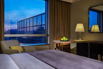 Club Room, 1 King Bed