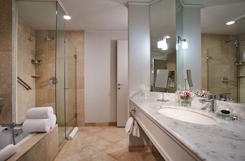 Executive Suite (Regency)