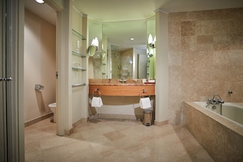 Deluxe Room, 1 King Bed