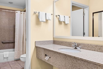 Suite, 2 Queen Beds, Non Smoking, Jetted Tub