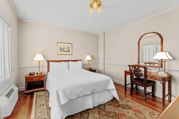 Standard Room, 1 Queen Bed with Juliet Balcony - Penn's Landing Bridge View